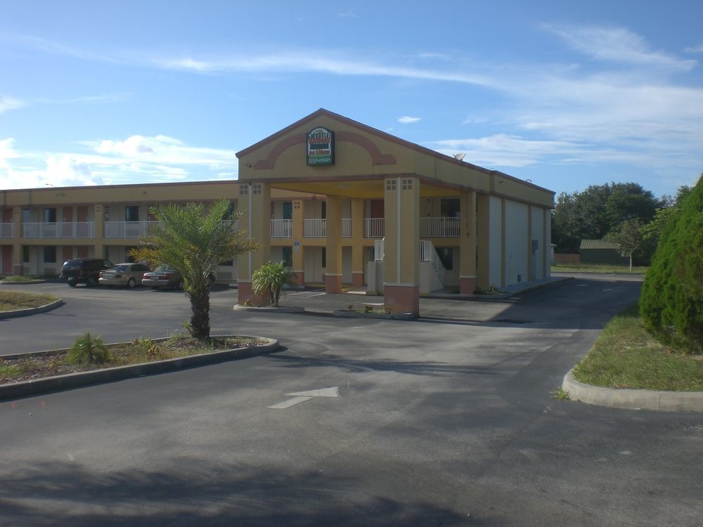 Executive Garden Titusville Hotel エクステリア 写真