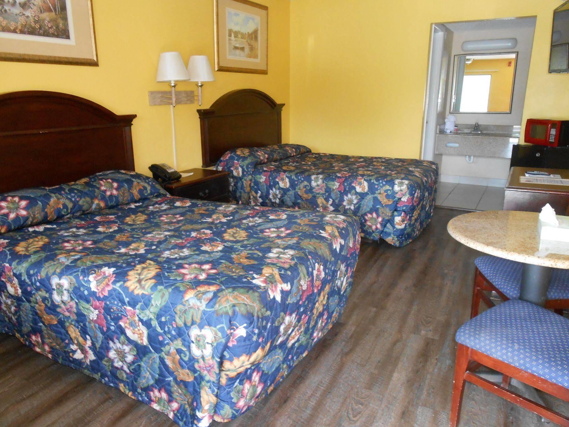 Executive Garden Titusville Hotel エクステリア 写真