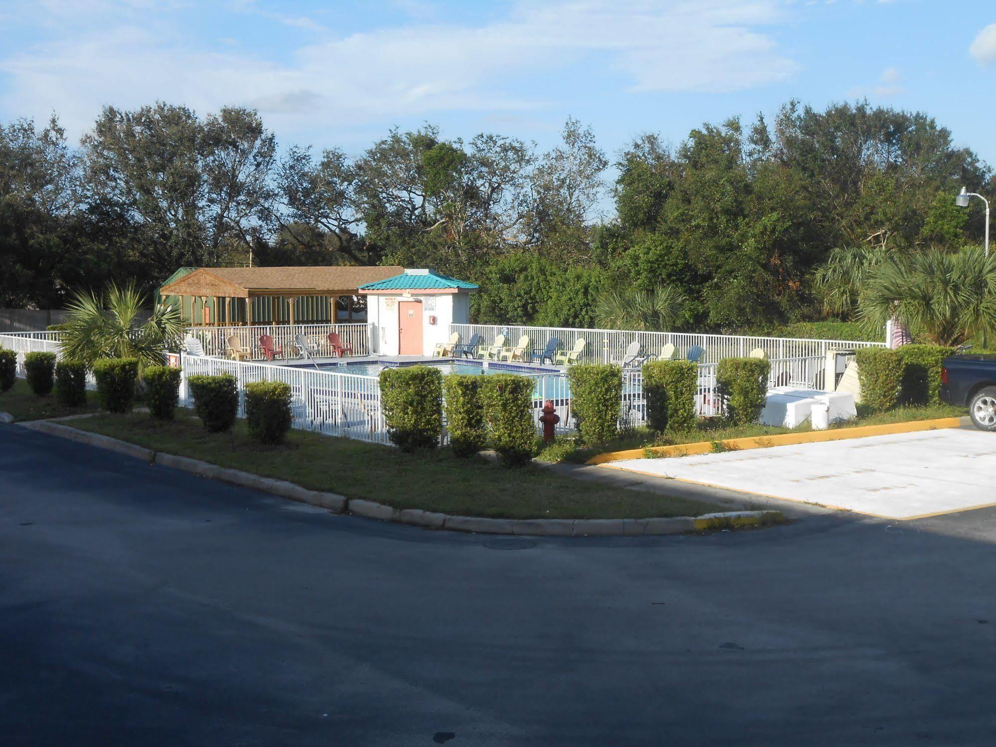 Executive Garden Titusville Hotel エクステリア 写真